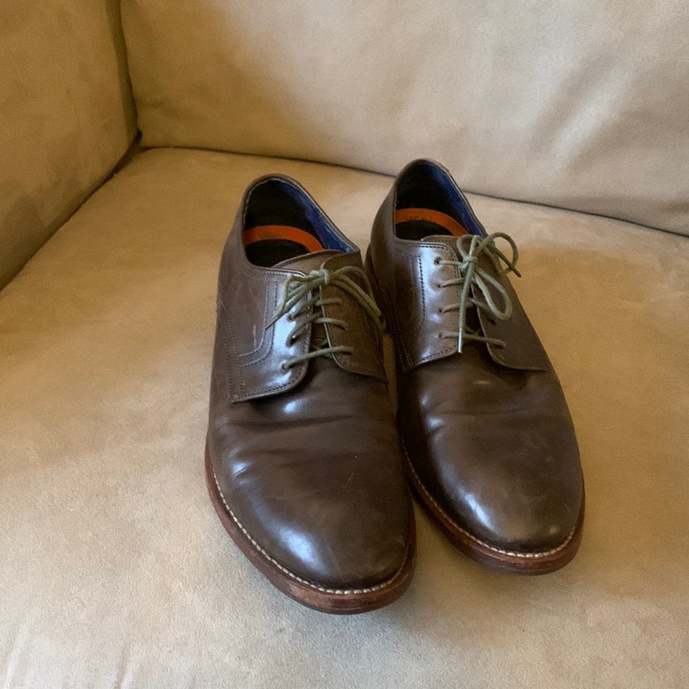 Men’s Cole Haan brown leather lace ups. Size 11M.
